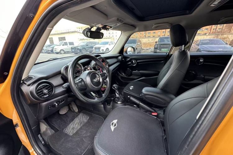 Used MINI 2015 1.2T ONE Five-Door Edition Interior 1