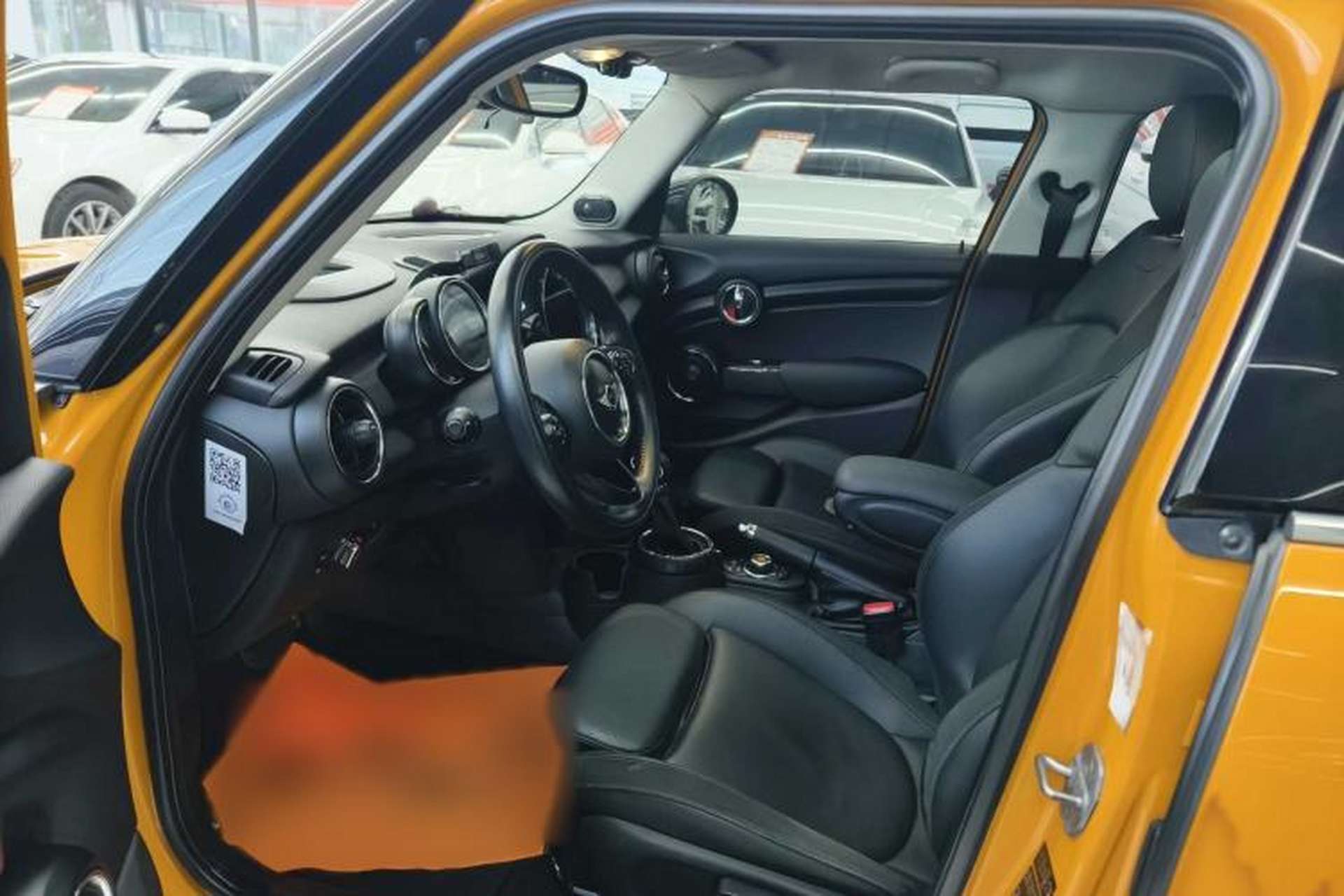 Used MINI 2015 1.5T COOPER Fun Five-Door Edition Interior 2