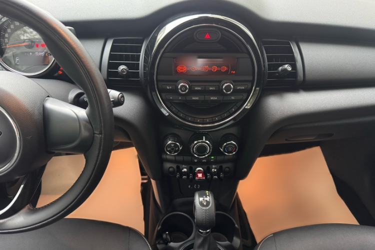 Used MINI 2015 1.2T ONE Five-Door Edition Interior 3