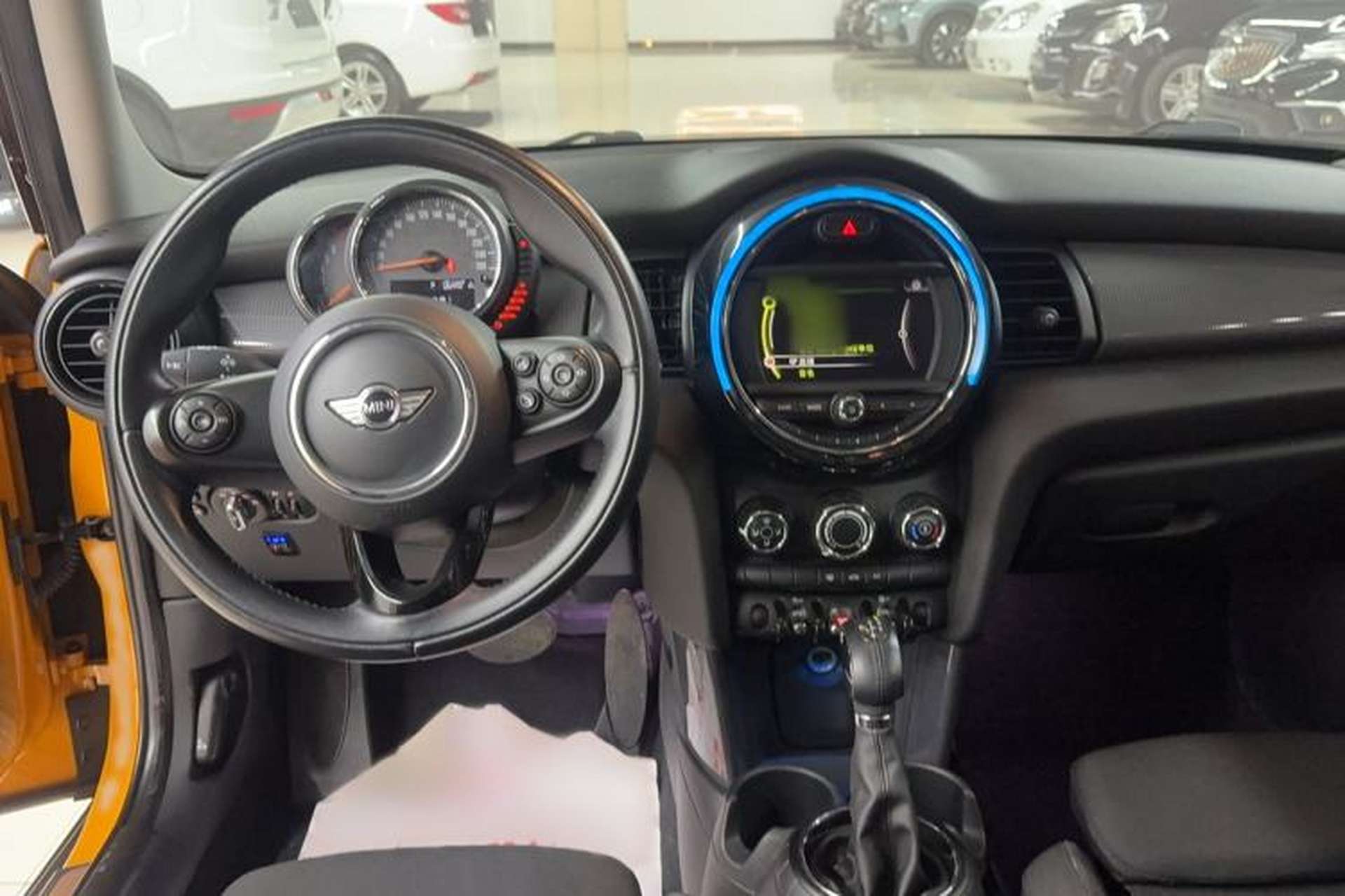 Used MINI 2015 1.5T COOPER Fun Five-Door Edition Interior 3