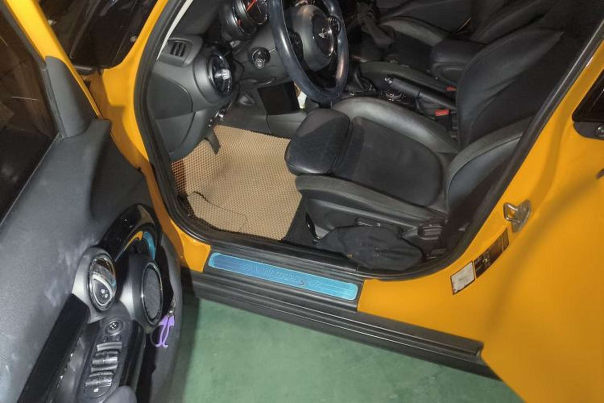 Used MINI 2015 2.0T COOPER S Five-Door Edition Interior 3