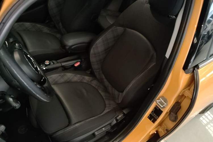 Used MINI 2015 1.5T COOPER Fun Five-Door Edition Left Front Seat