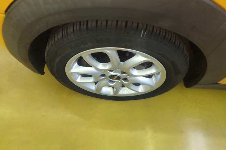 Used MINI 2015 1.5T COOPER Fun Five-Door Edition Left Front Wheel Hub