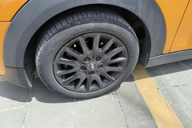 Used MINI 2015 1.5T COOPER Excitement Five-Door Edition Left Front Wheel Hub