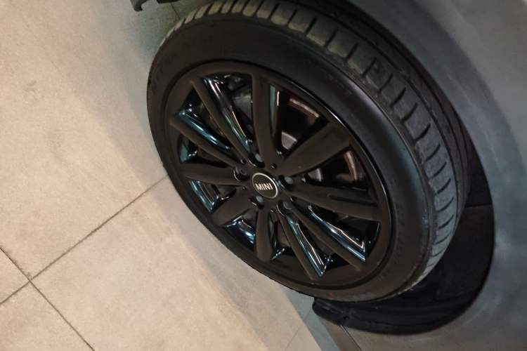 Used MINI 2015 2.0T COOPER S Five-Door Edition Left Front Wheel Hub