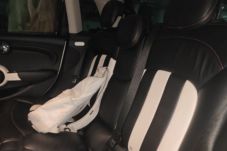 Used MINI 2015 1.5T COOPER Fun Five-Door Edition Left Rear Seat