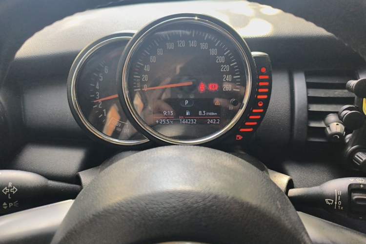 Used MINI 2015 1.2T ONE Five-Door Edition Odometer Close Up