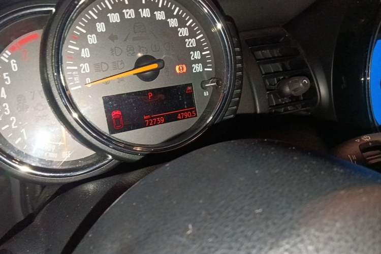 Used MINI 2015 1.2T ONE Five-Door Edition Odometer Close Up