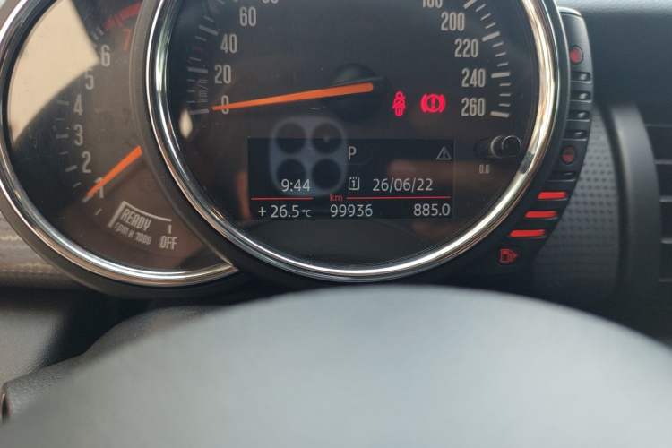 Used MINI 2015 1.5T COOPER Excitement Five-Door Edition Odometer Close Up