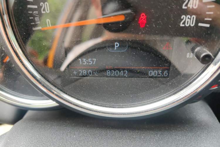 Used MINI 2015 1.5T COOPER Fun Five-Door Edition Odometer Close Up