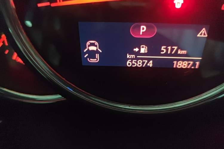 Used MINI 2015 1.5T COOPER Fun Five-Door Edition Odometer Close Up