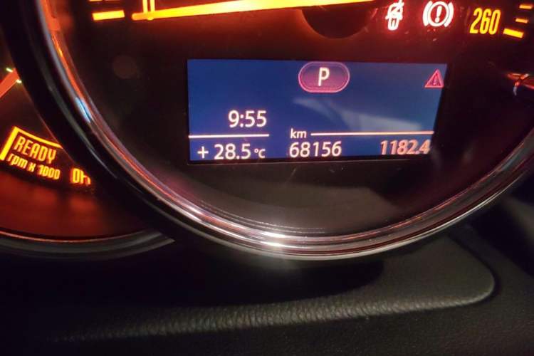 Used MINI 2015 1.5T COOPER Fun Five-Door Edition Odometer Close Up