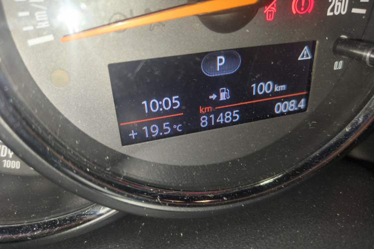 Used MINI 2015 2.0T COOPER S Five-Door Edition Odometer Close Up