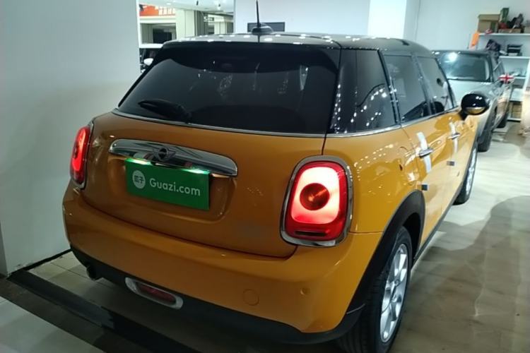 Used MINI 2015 1.5T COOPER Fun Five-Door Edition Rear Right 45 Deg