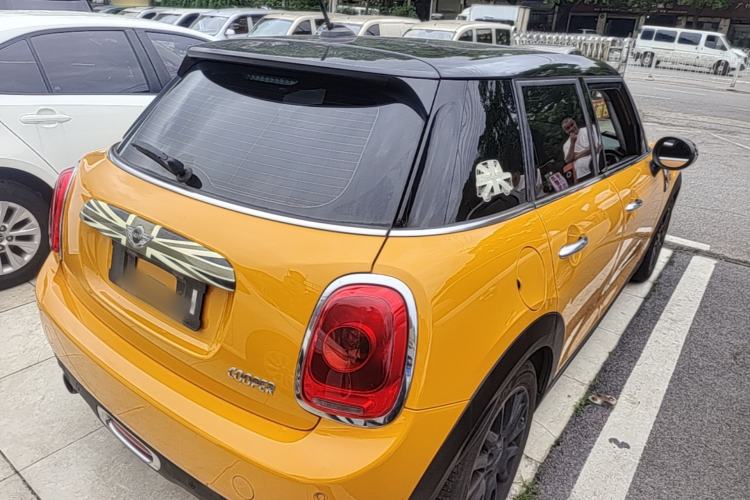 Used MINI 2015 1.5T COOPER Fun Five-Door Edition Rear Right 45 Deg