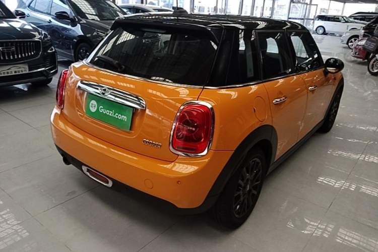 Used MINI 2015 1.5T COOPER Fun Five-Door Edition Rear Right 45 Deg