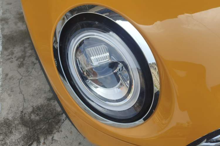 Used MINI 2015 1.5T COOPER Fun Five-Door Edition Right Front Headlight