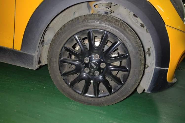 Used MINI 2015 1.5T COOPER Fun Five-Door Edition Right Front Wheel Hub