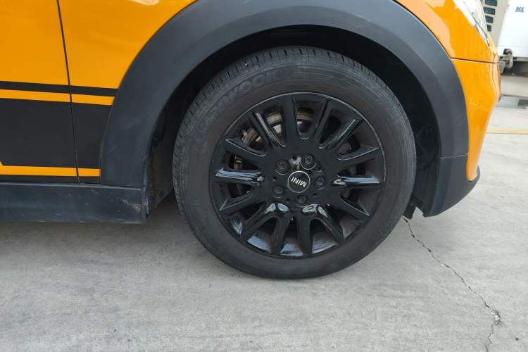 Used MINI 2015 1.5T COOPER Excitement Five-Door Edition Right Front Wheel Hub