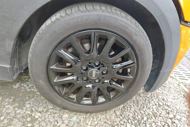 Used MINI 2015 1.5T COOPER Fun Five-Door Edition Right Front Wheel Hub