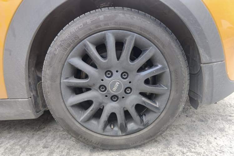 Used MINI 2015 1.2T Manual ONE Right Front Wheel Hub