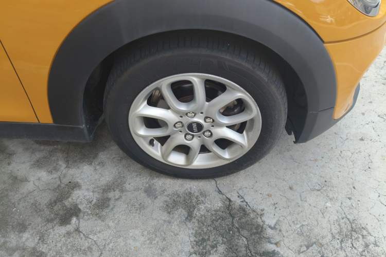 Used MINI 2015 1.5T COOPER Fun Five-Door Edition Right Front Wheel Hub