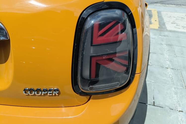 Used MINI 2015 1.5T COOPER Excitement Five-Door Edition Right Rear Taillight