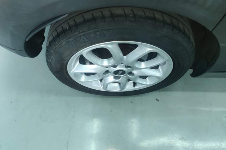 Used MINI 2015 1.5T COOPER Fun Five-Door Edition Right Rear Wheel Hub