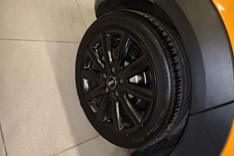 Used MINI 2015 2.0T COOPER S Five-Door Edition Right Rear Wheel Hub