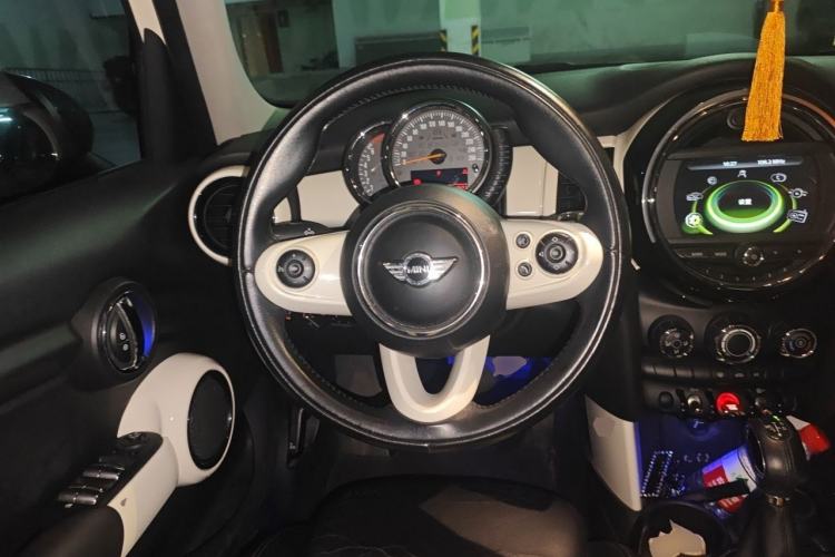 Used MINI 2015 1.5T COOPER Fun Five-Door Edition Steering Wheel