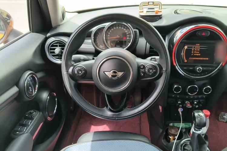 Used MINI 2015 1.5T COOPER Excitement Five-Door Edition Steering Wheel