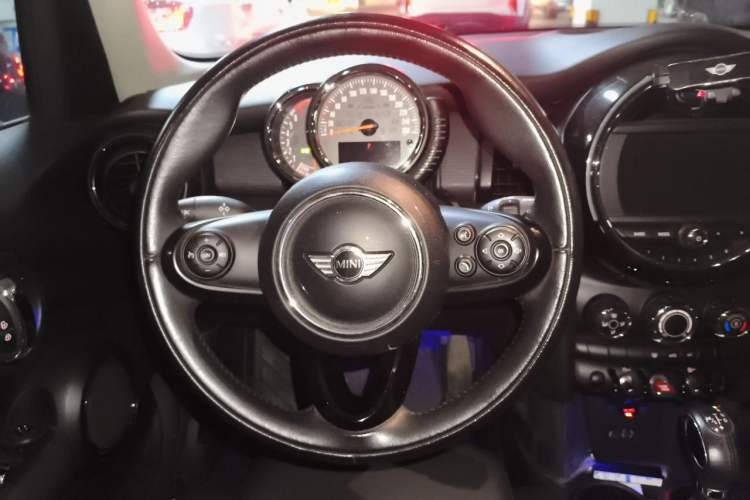 Used MINI 2015 1.5T COOPER Fun Five-Door Edition Steering Wheel