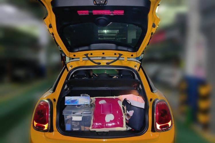 Used MINI 2015 1.5T COOPER Fun Five-Door Edition Trunk