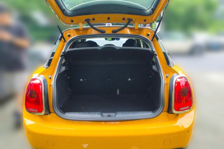 Used MINI 2015 1.5T COOPER Fun Five-Door Edition Trunk