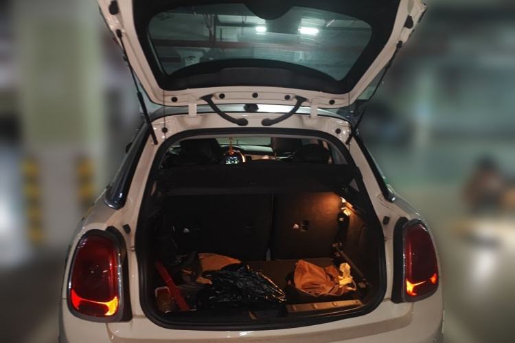 Used MINI 2015 1.5T COOPER Fun Five-Door Edition Trunk