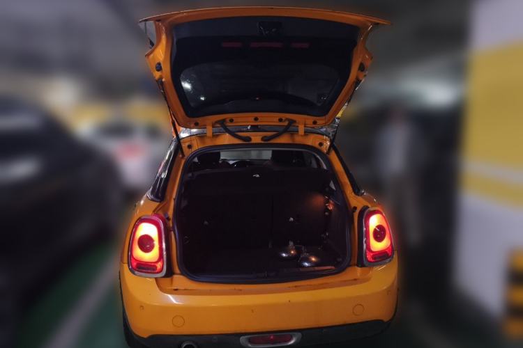 Used MINI 2015 1.5T COOPER Fun Five-Door Edition Trunk