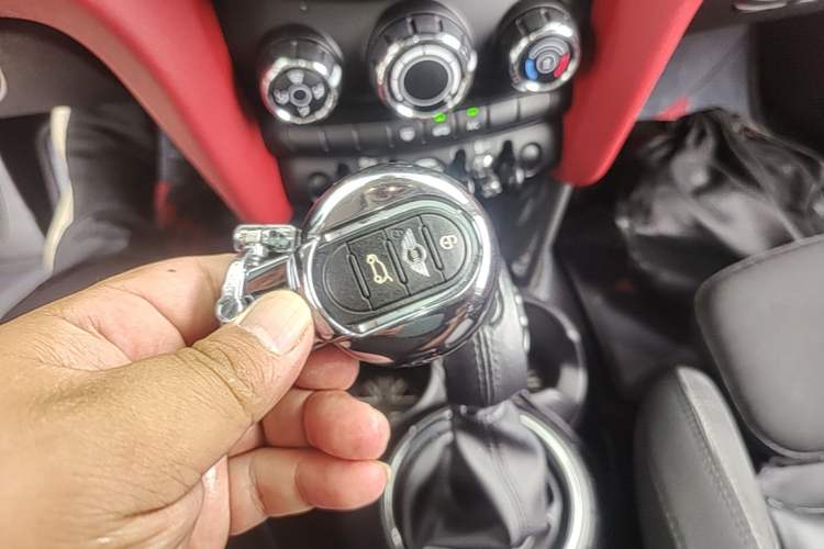Used MINI 2015 1.5T COOPER Fun Five-Door Edition Vehicle Key