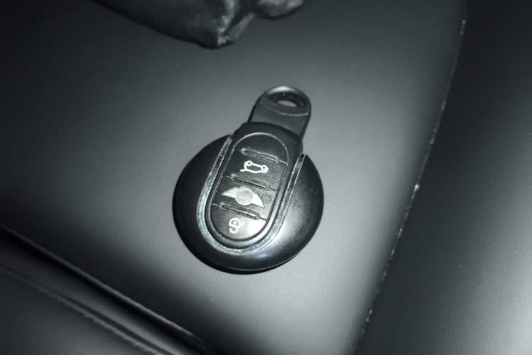 Used MINI 2015 1.5T COOPER Fun Five-Door Edition Vehicle Key