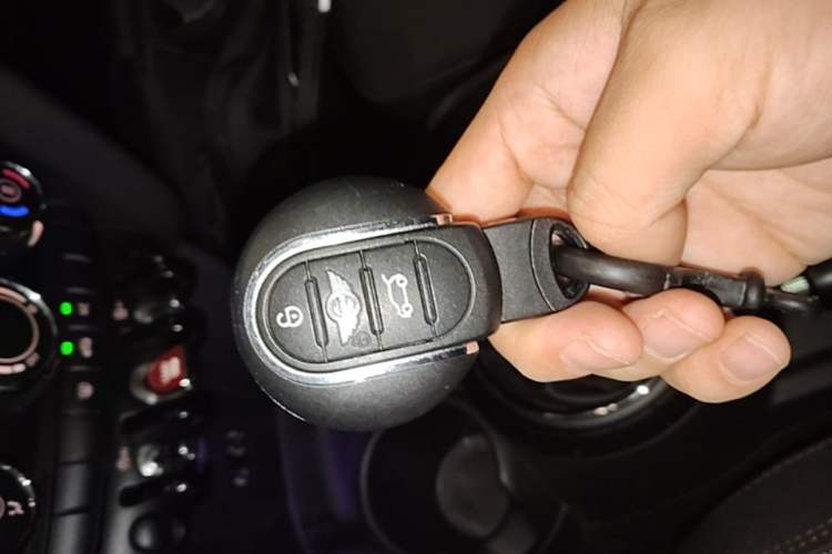 Used MINI 2015 1.5T COOPER Fun Five-Door Edition Vehicle Key