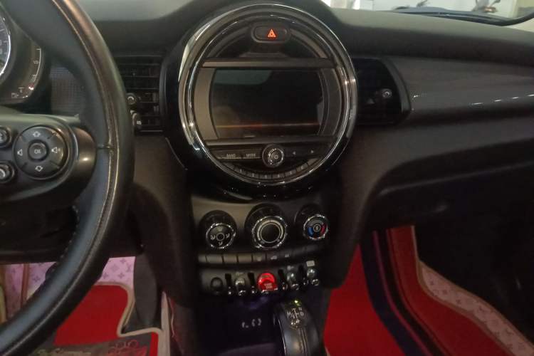 Used MINI 2016 1.5T COOPER Five-Door Edition Audio And AC Panel