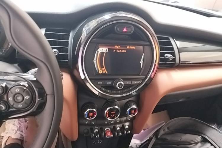 Used MINI 2016 1.5T COOPER SEVEN Five-Door Edition Audio And AC Panel