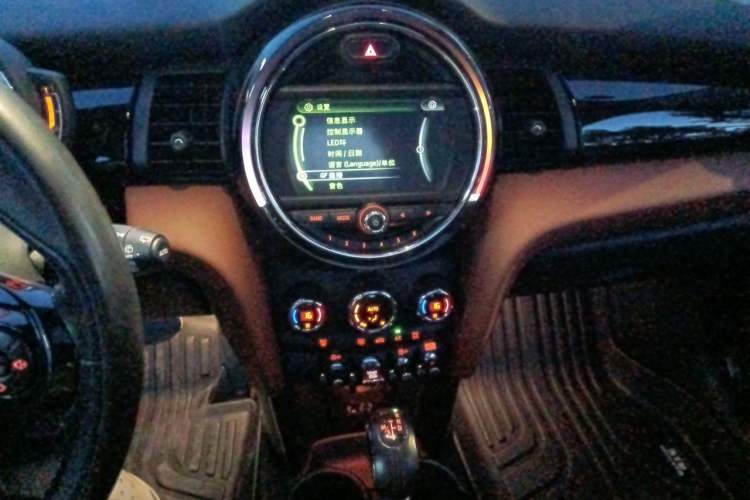 Used MINI 2016 1.5T COOPER Avant-Garde Audio And AC Panel