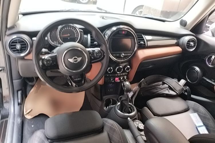 Used MINI 2016 1.5T COOPER SEVEN Five-Door Edition Center Console