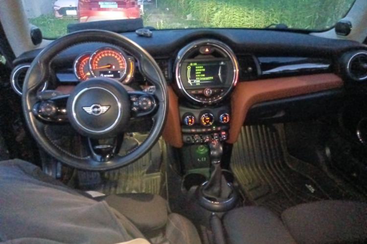 Used MINI 2016 1.5T COOPER Avant-Garde Center Console