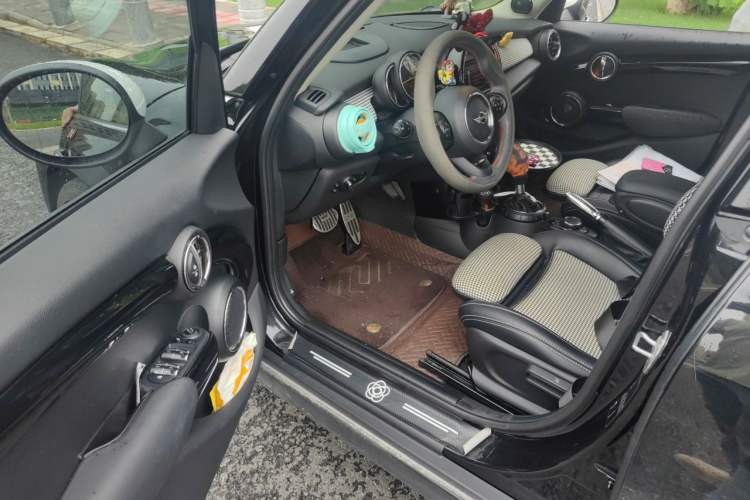 Used MINI 2016 2.0T COOPER S Pioneer Edition Five-Door Model Driver Seat