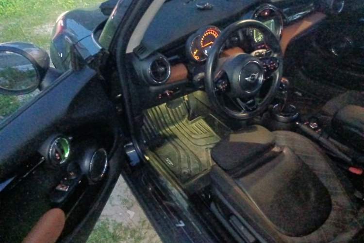 Used MINI 2016 1.5T COOPER Avant-Garde Driver Seat