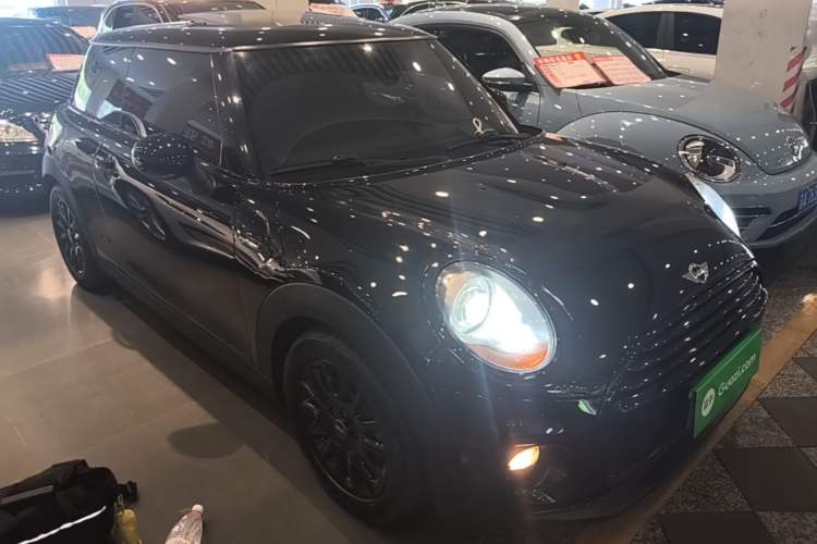 Used MINI 2016 1.5T COOPER Front Right 45 Deg