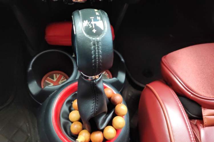 Used MINI 2016 1.5T COOPER Five-Door Edition Gear Lever