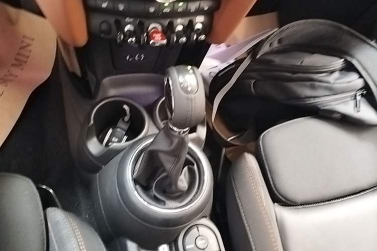 Used MINI 2016 1.5T COOPER SEVEN Five-Door Edition Gear Lever