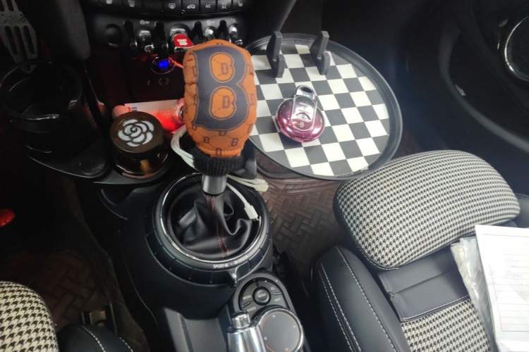 Used MINI 2016 2.0T COOPER S Pioneer Edition Five-Door Model Gear Lever